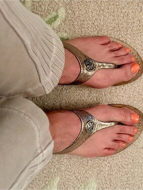 Tory Burch Bronze Metallic Thora Logo Thong Sandals Sz 8